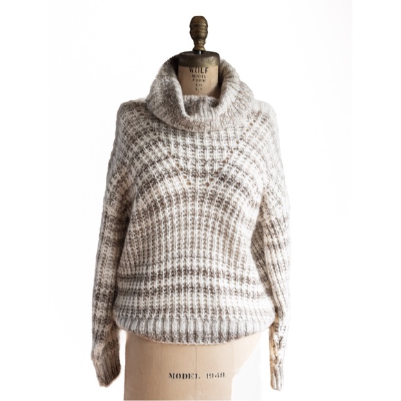 Hollister Chunky Knit Cowl Neck Sweater in Heather Grey & Ivory Stripes Sz Sm - Picture 12 of 12